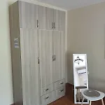 Apartment Artist's *