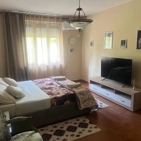 Artist's Apartmán Tirana