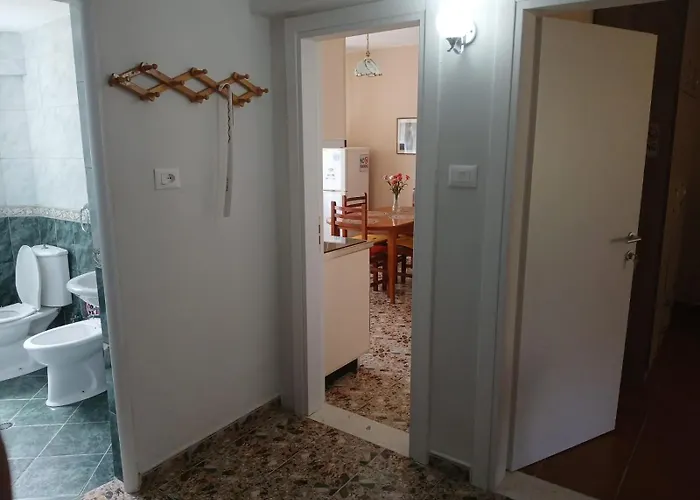 アパート Artist's ティラナ