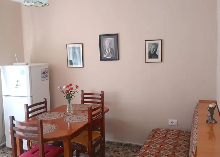 Artist's * Τίρανα